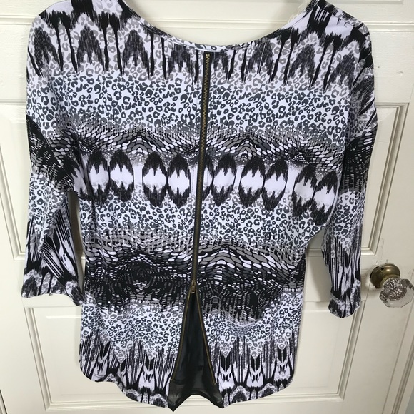 Animal print blouses with detail in back - Picture 2 of 2